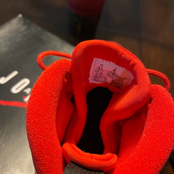 Air Jordan 9 ‘Chile Red’.  Used. Mens Size 8.5 US. Box Included - Picture 4 of 4